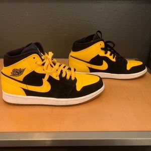 Air Jordan 1 Retro Mid 2017 New Love - size 8 (men).